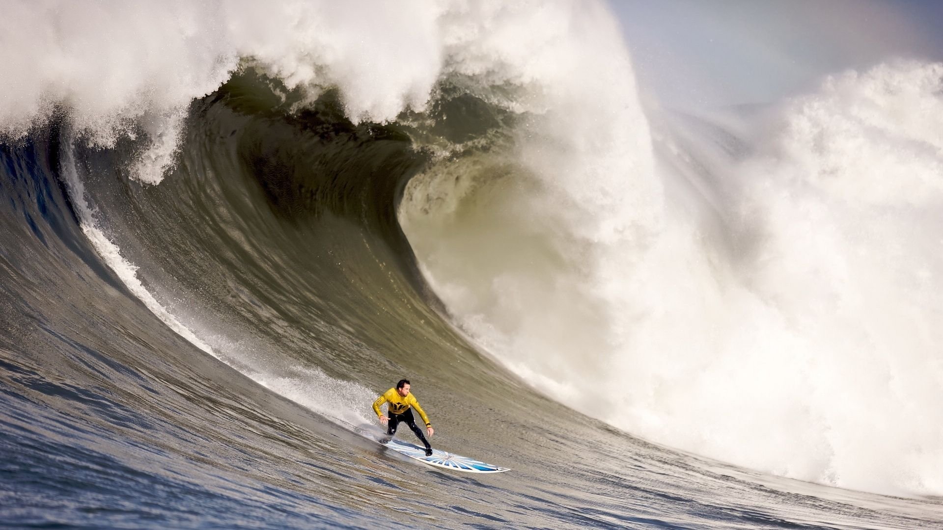 莱万跨界篮球赛？老鹰爆冷晋级引全网沸腾！